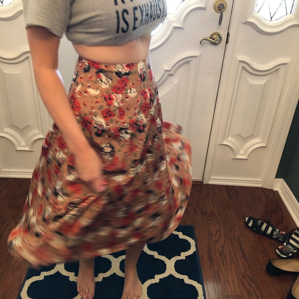 A-line high-waisted floral skirt